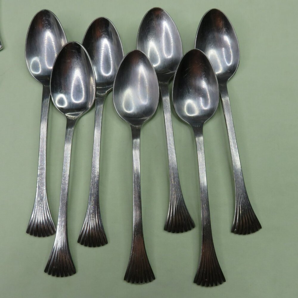 Bretton Woods Lot of 32 Reed & Barton Salad Teaspoon Soup Fork Knife Serving - Picture 5 of 8